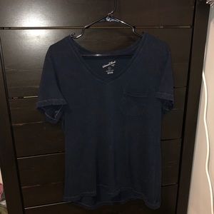 SOLD Universal Thread Tee